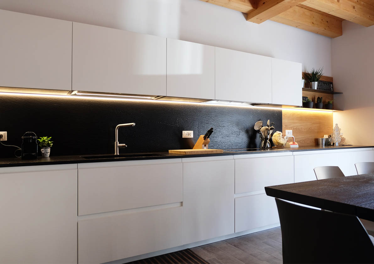 cucina moderna di design bianca e nera arrital