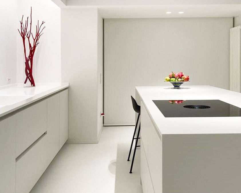 Cucina con piano in Corian